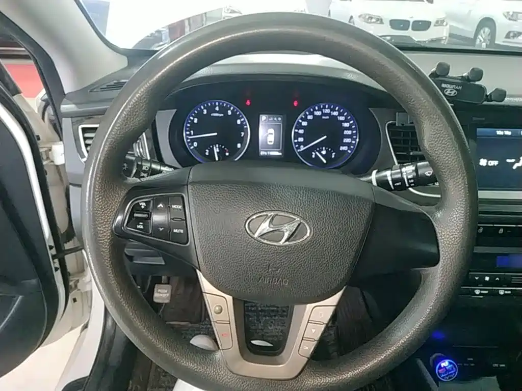 Hyundai Mistra — миниатюра 11