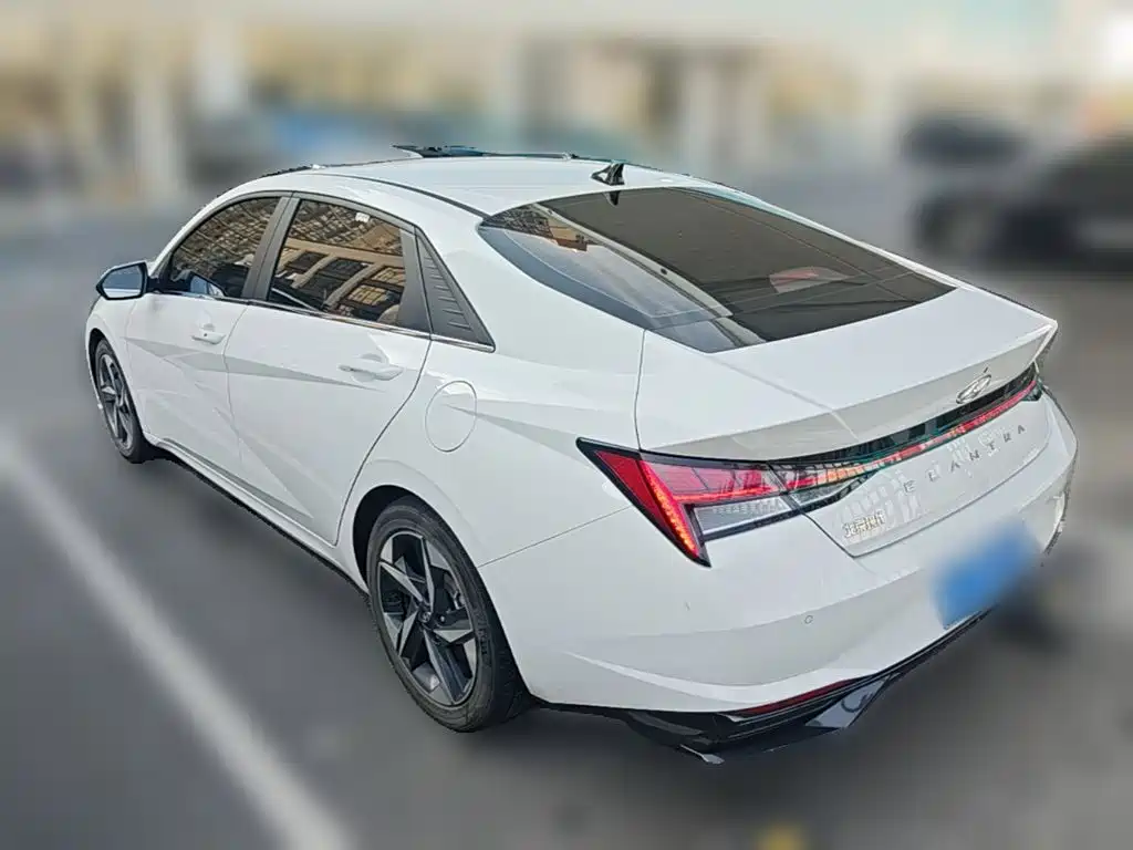 Hyundai Elantra — миниатюра 7