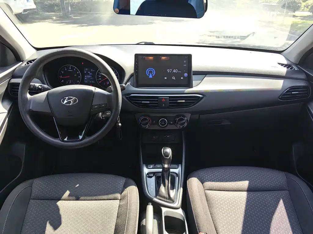Hyundai Elantra — миниатюра 6