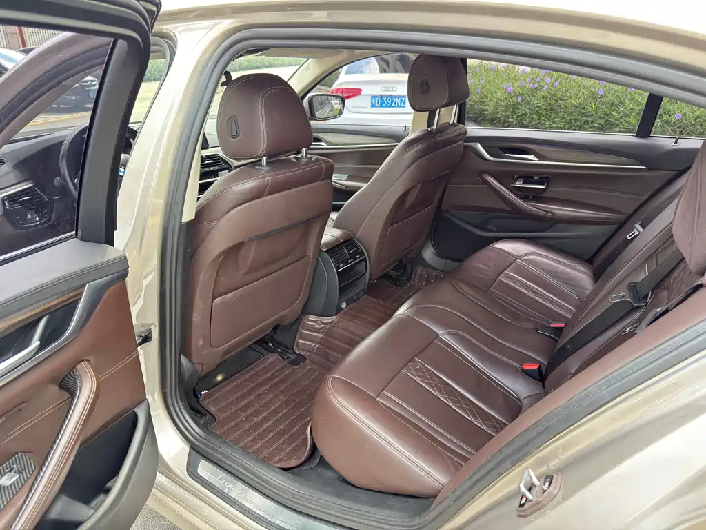 BMW 5 Series — миниатюра 5