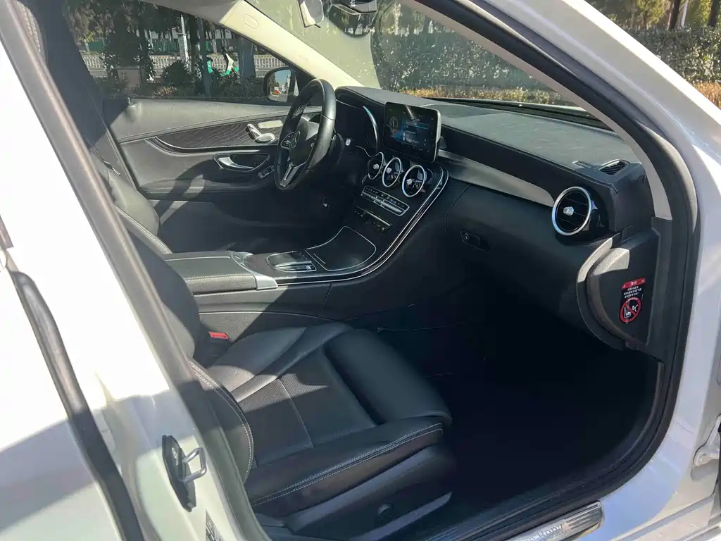 Mercedes-Benz C-Class — миниатюра 11