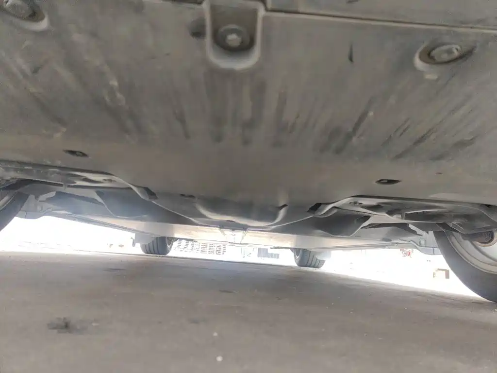 Tesla Model Y — миниатюра 24