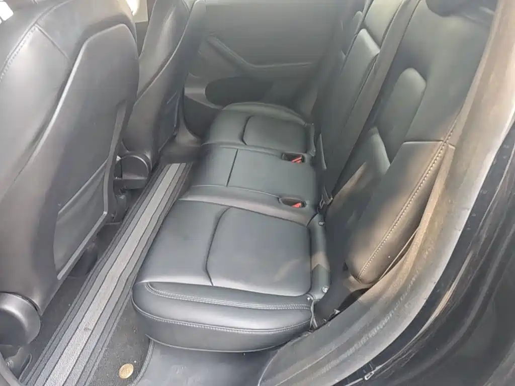 Tesla Model Y — миниатюра 17
