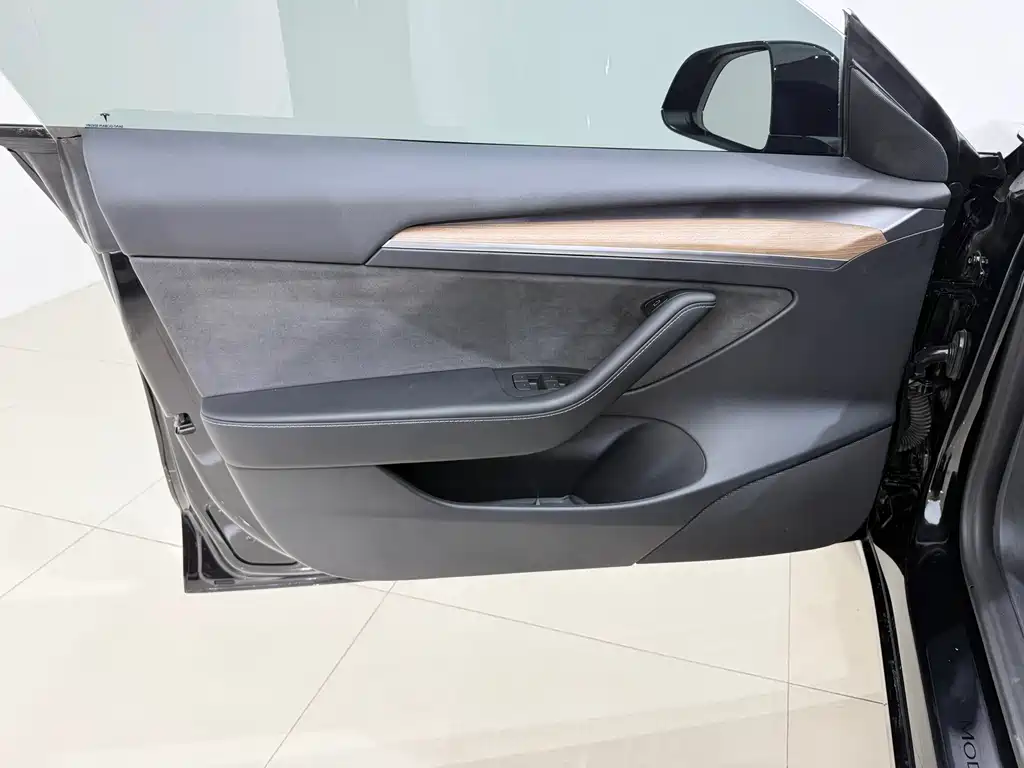 Tesla Model 3 — миниатюра 19