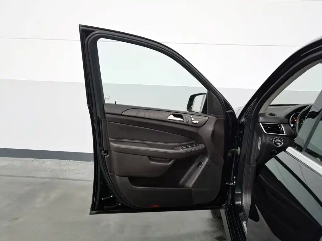 Mercedes-Benz GLE (Import) — миниатюра 8