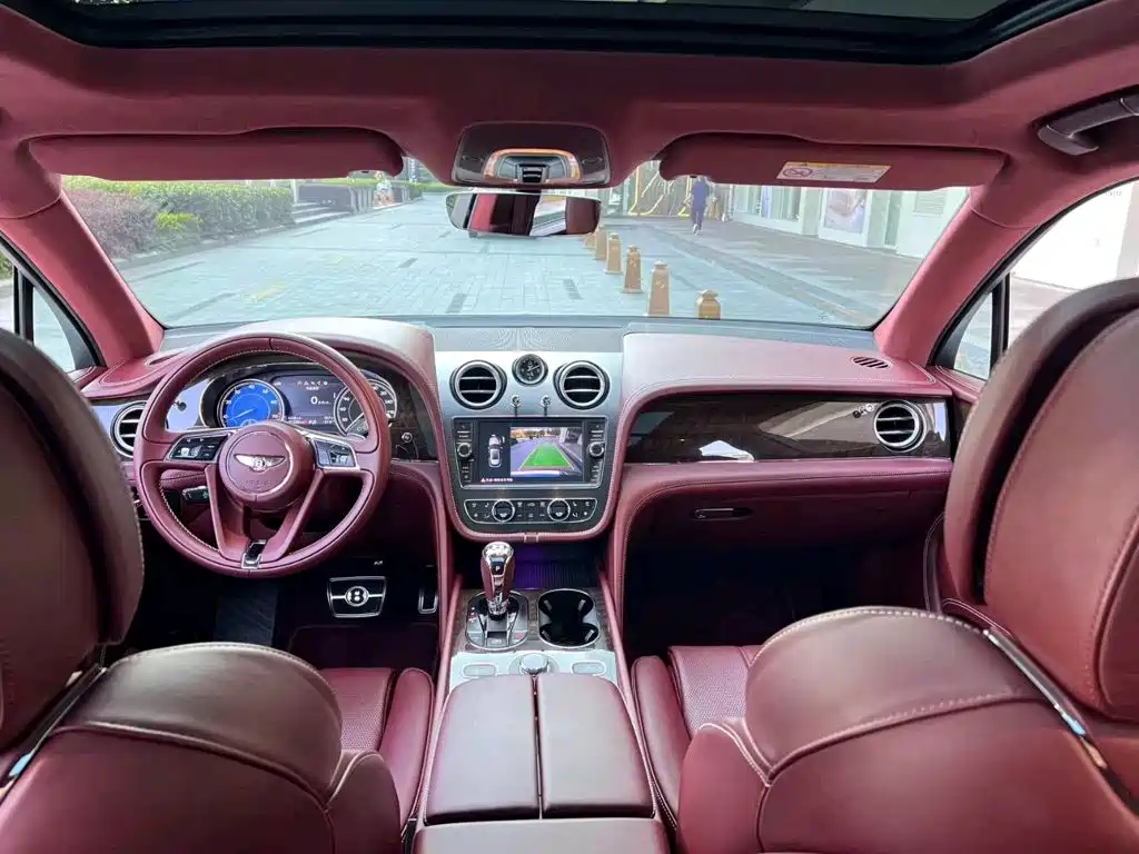 Bentley Bentayga — миниатюра 5
