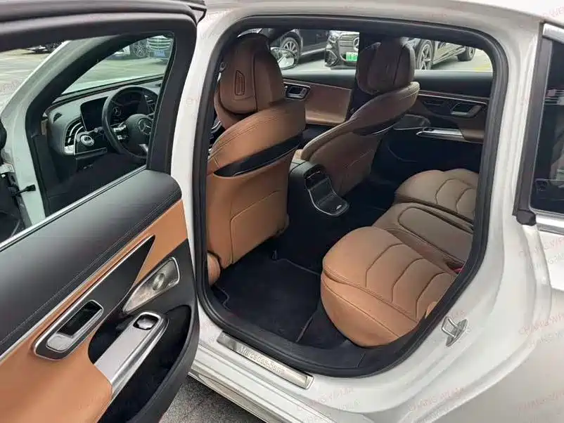 Mercedes-Benz E-Class — миниатюра 4
