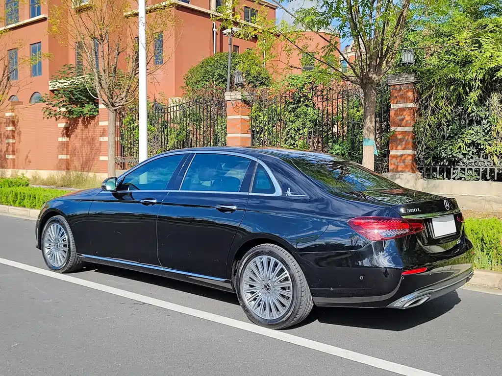 Mercedes-Benz E-Class — миниатюра 19