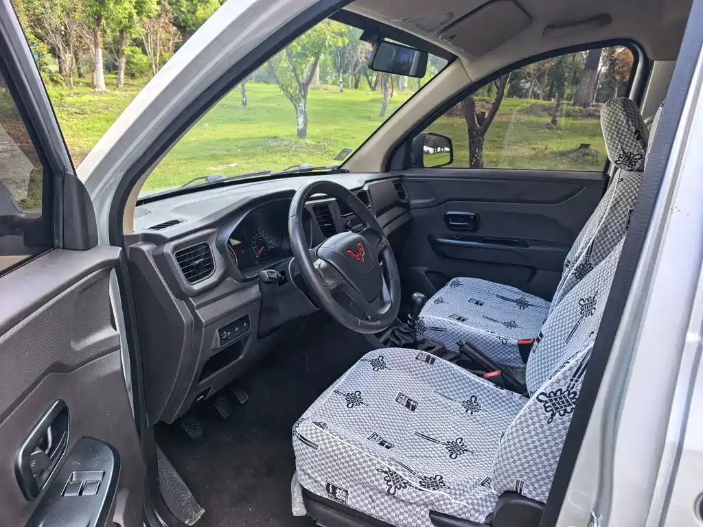 Wuling Hongguang V — миниатюра 8