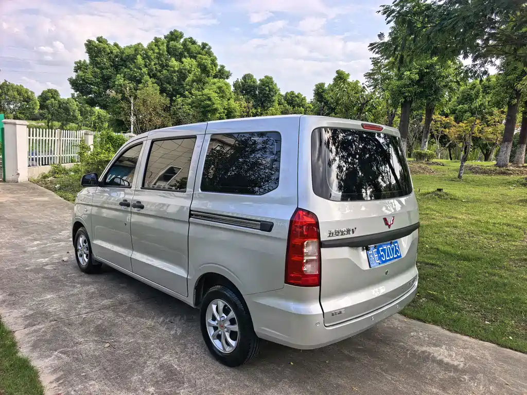 Wuling Hongguang V — миниатюра 5