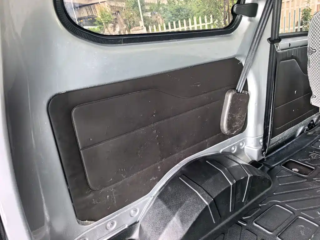 Wuling Hongguang V — миниатюра 13