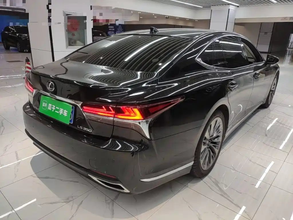 Lexus LS — миниатюра 7