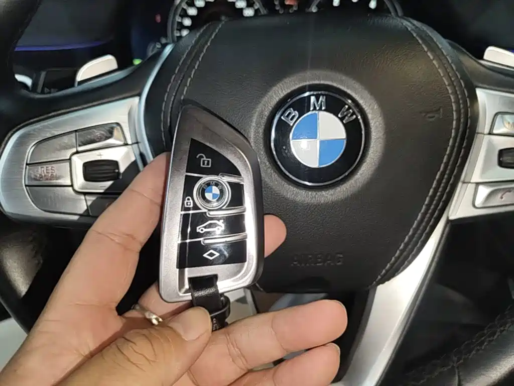 BMW 7 Series — миниатюра 9