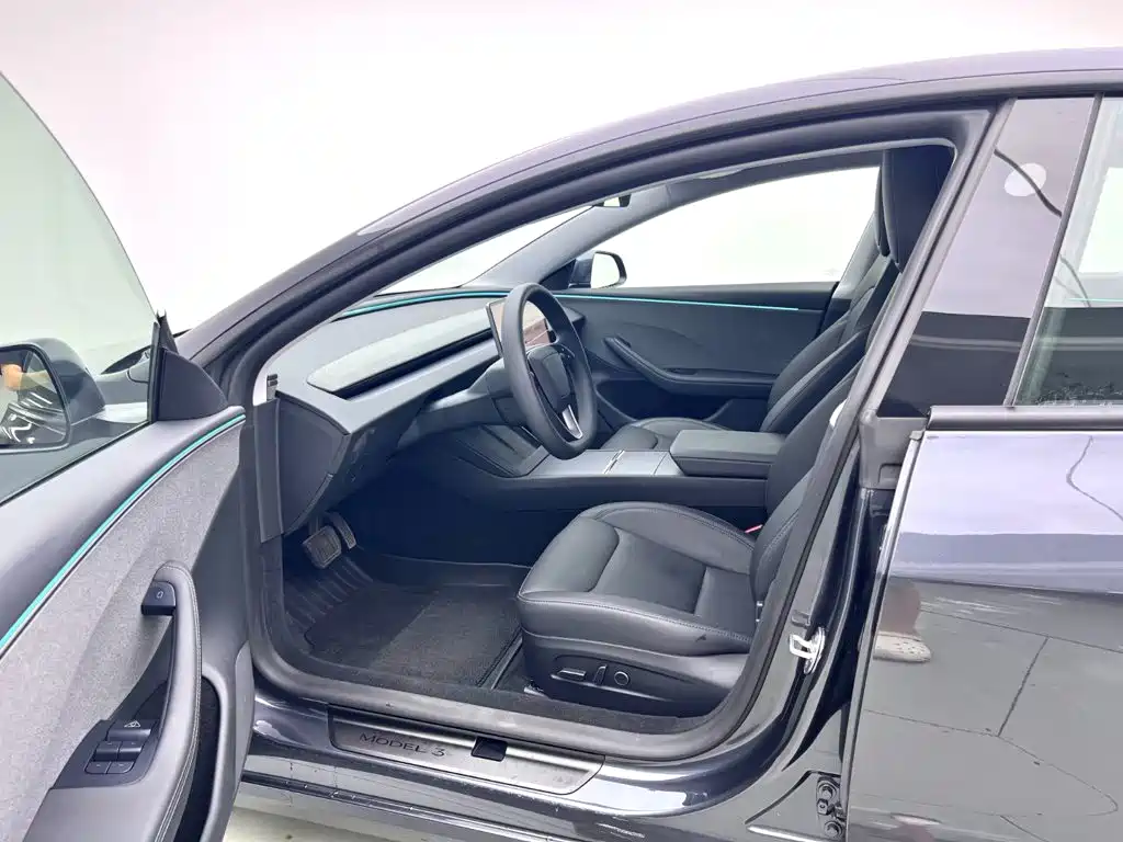 Tesla Model 3 — миниатюра 10