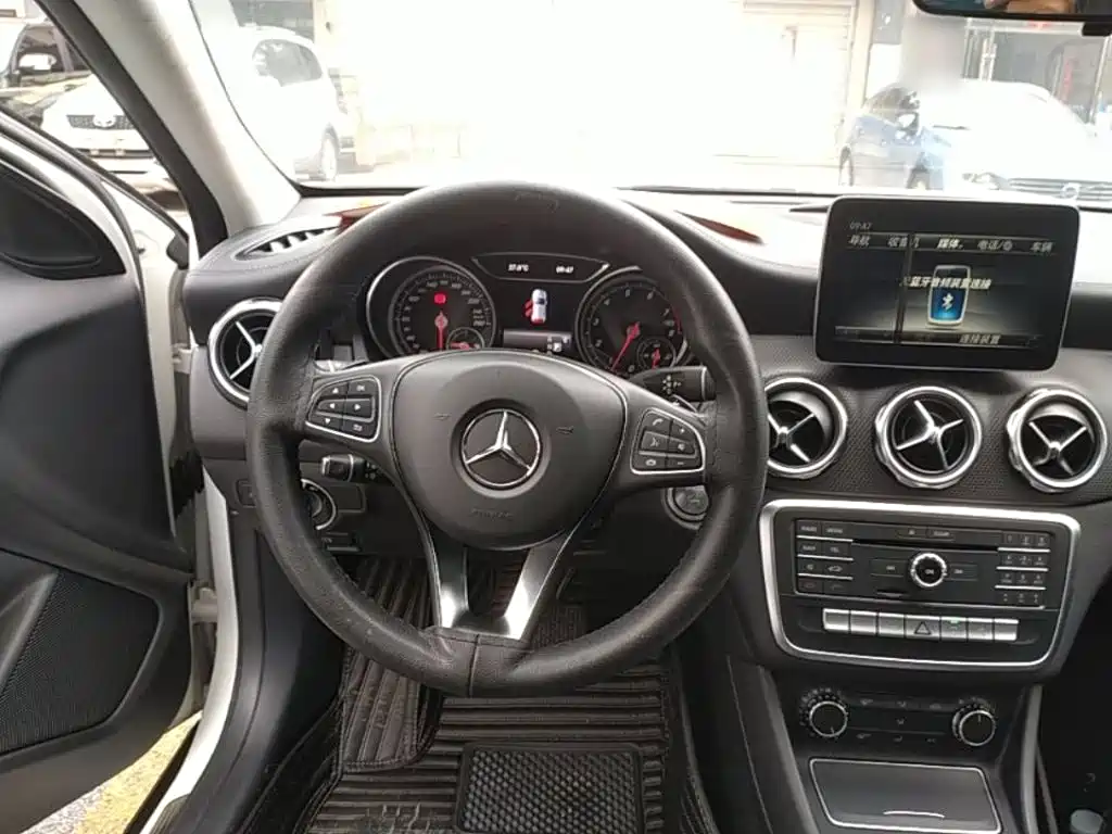 Mercedes-Benz GLA — миниатюра 11