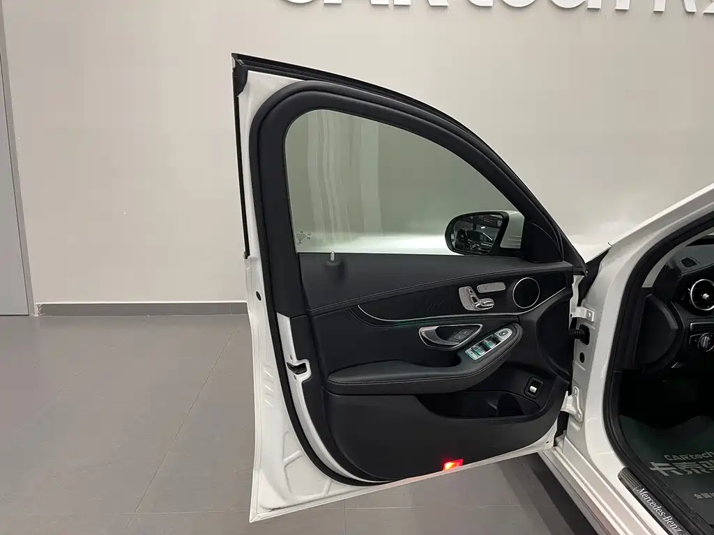Mercedes-Benz C-Class — миниатюра 11