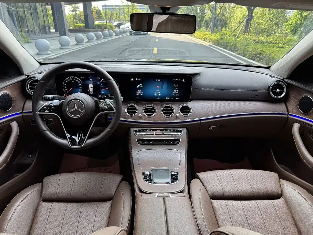 Mercedes-Benz E-Class — миниатюра 8