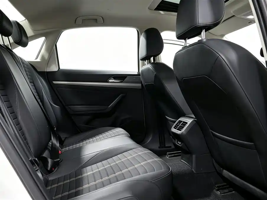 Volkswagen Lavida — миниатюра 6