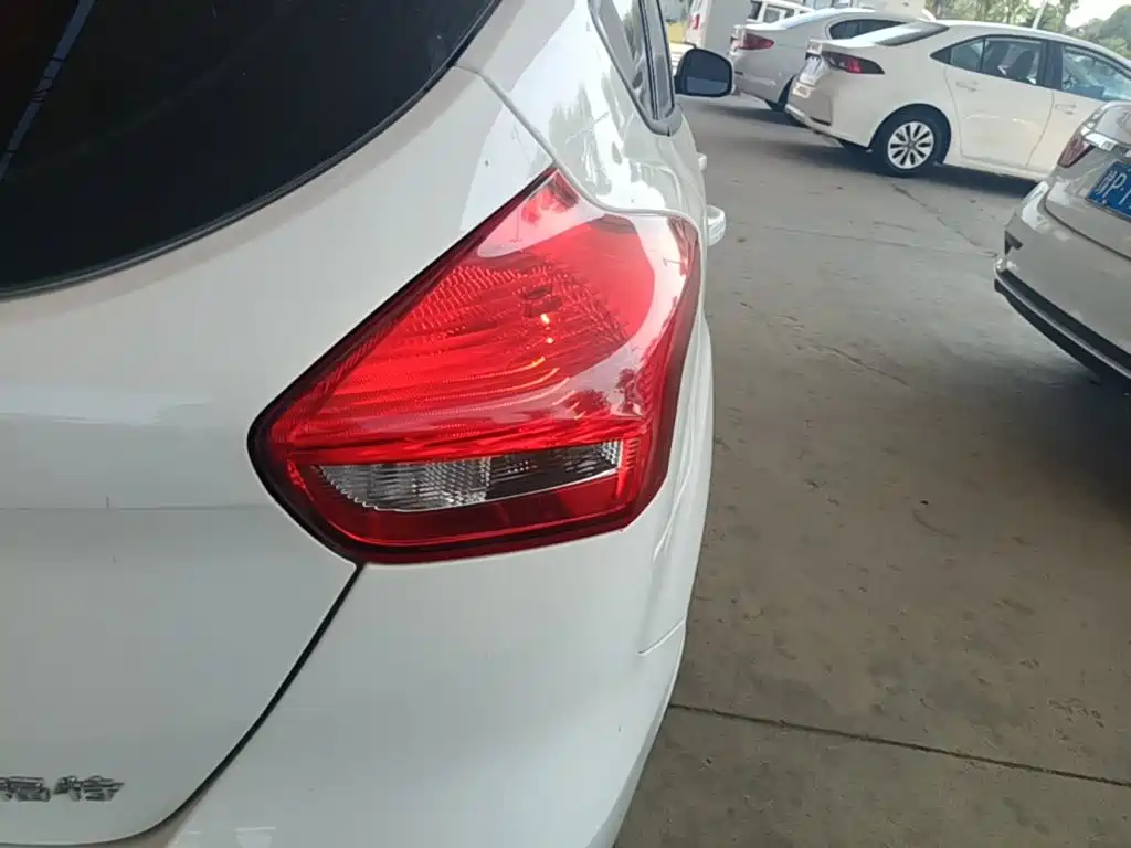 Ford Focus — миниатюра 8