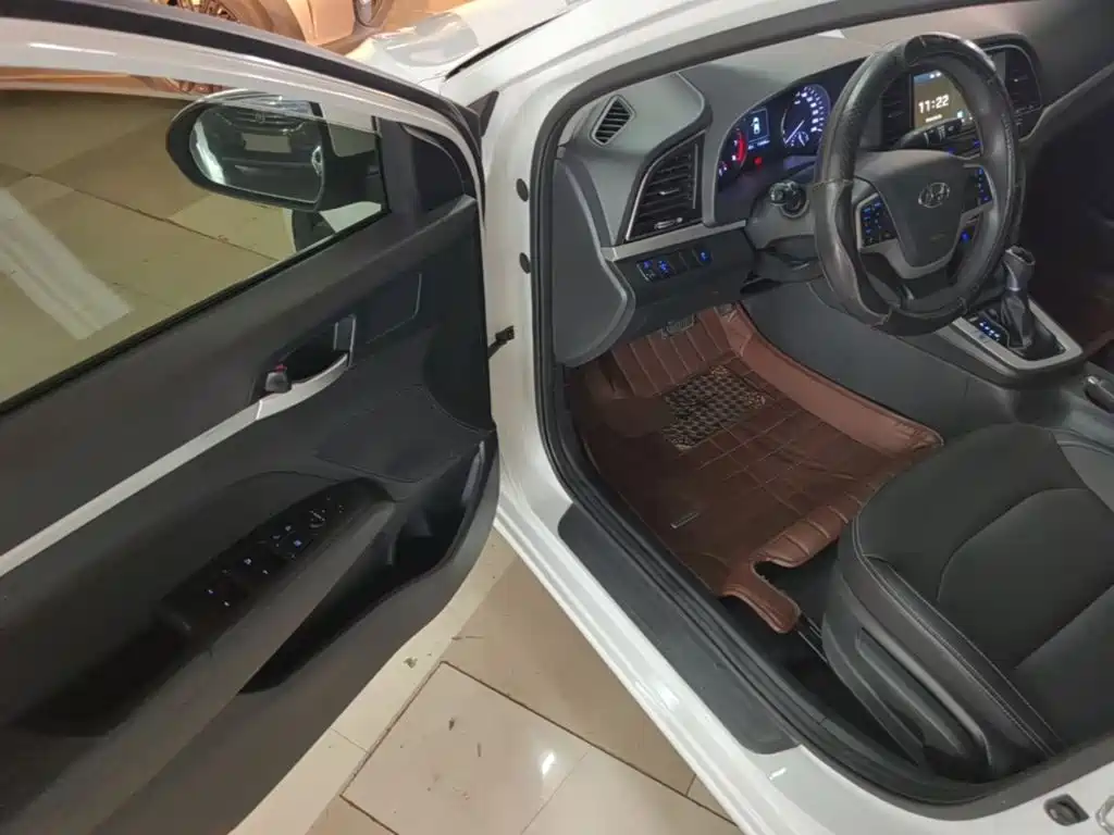 Hyundai Elantra — миниатюра 16