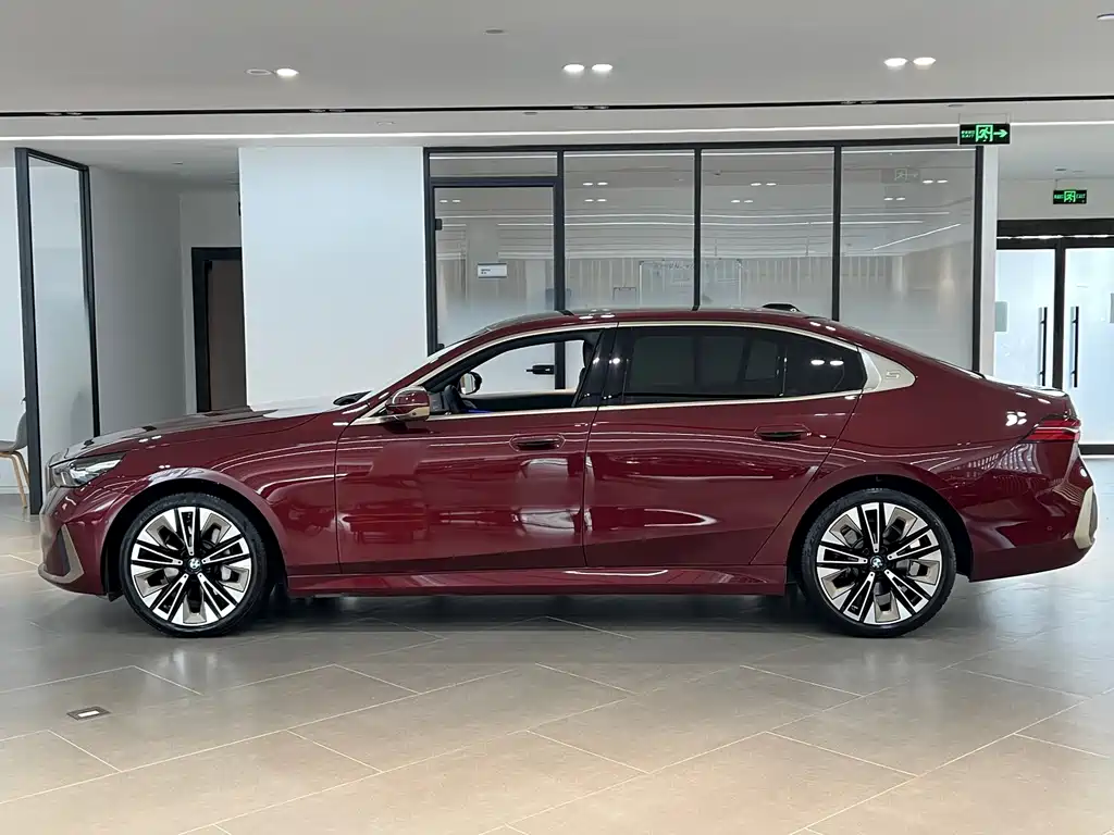 BMW 5 Series — миниатюра 17
