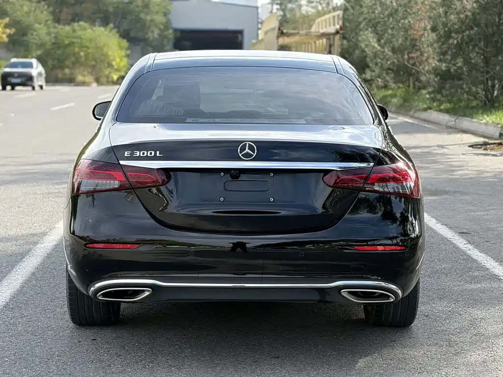 Mercedes-Benz E-Class — миниатюра 5