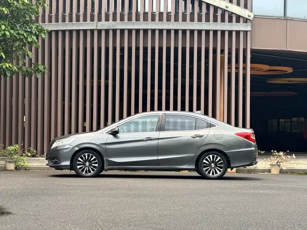 Honda Crider 2013 1.8L AT Luxury