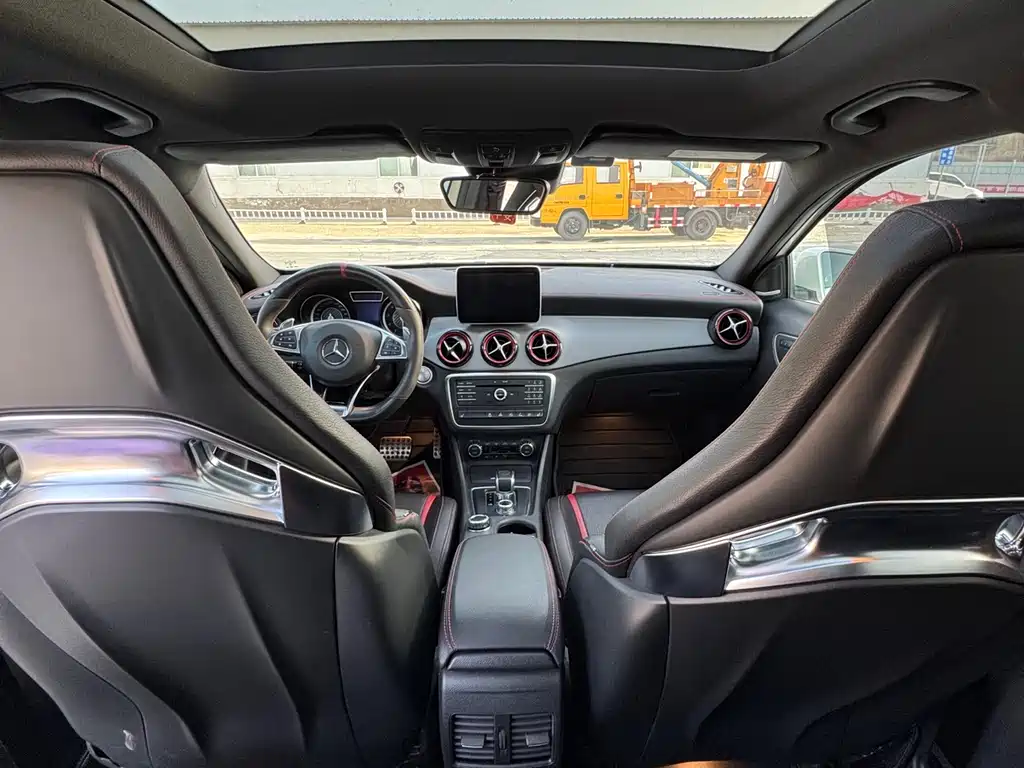 MERCEDES-BENZ GLA AMG