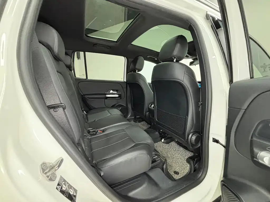Mercedes-Benz GLB — миниатюра 19