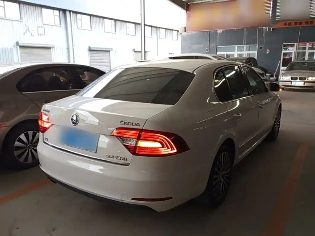 Skoda Superb — миниатюра 7