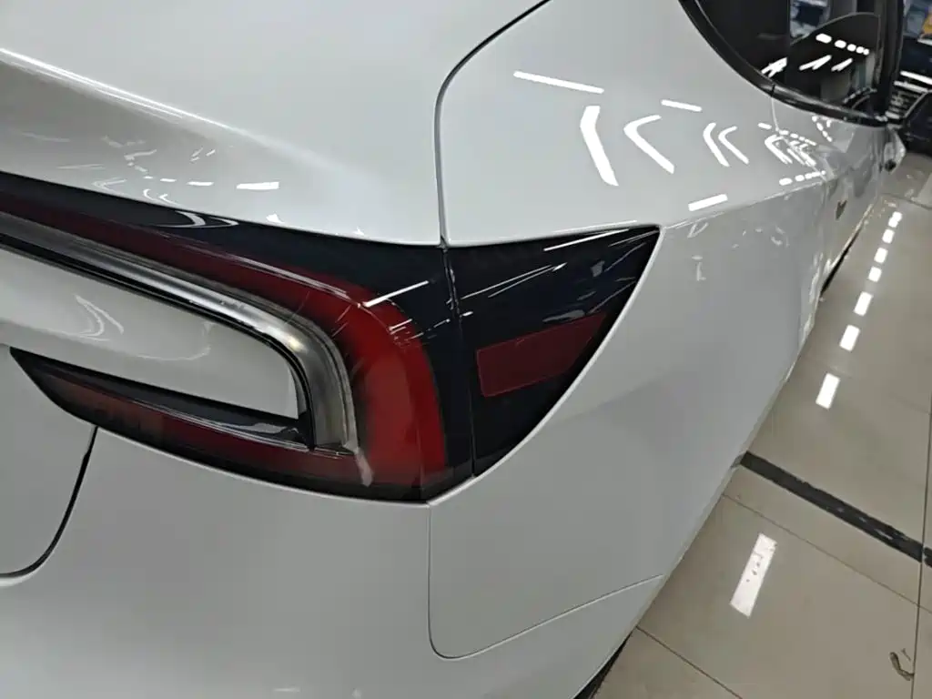Tesla Model 3 — миниатюра 8