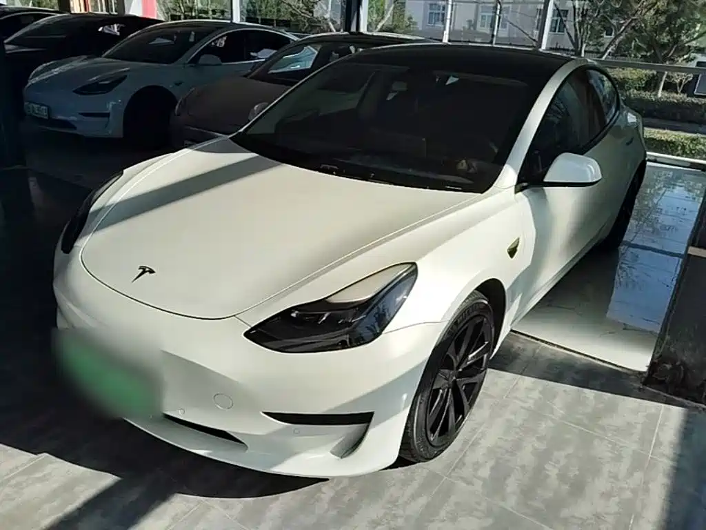 Tesla Model 3 — миниатюра 2