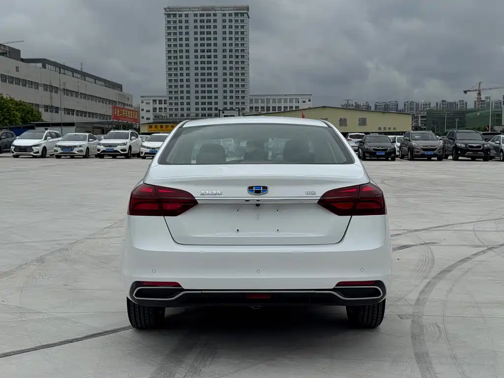 Geely Emgrand — миниатюра 6