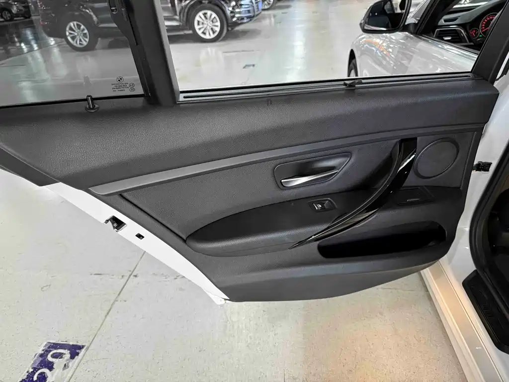 BMW 3 Series — миниатюра 13