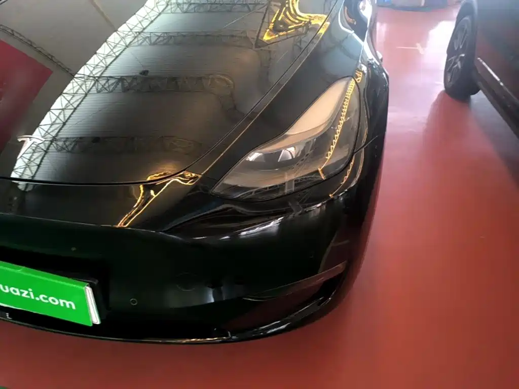 Tesla Model Y — миниатюра 24