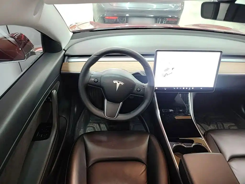 Tesla Model 3 — миниатюра 11