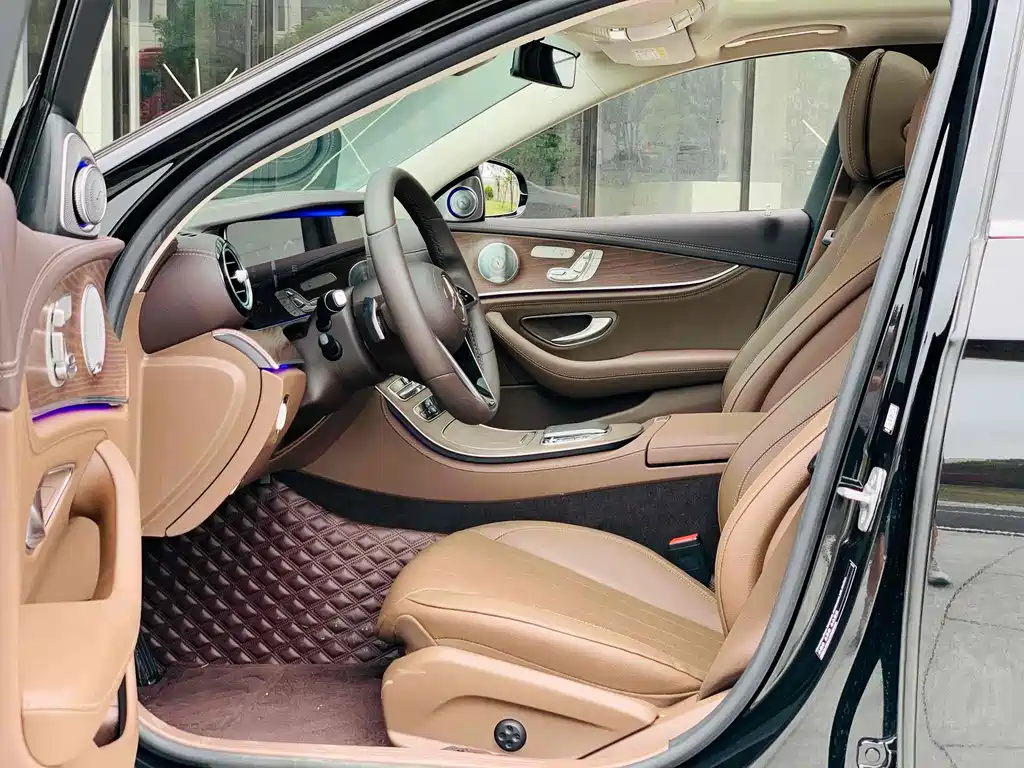 Mercedes-Benz E-Class — миниатюра 8