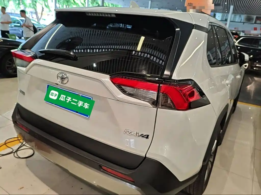 Toyota RAV4 — миниатюра 7