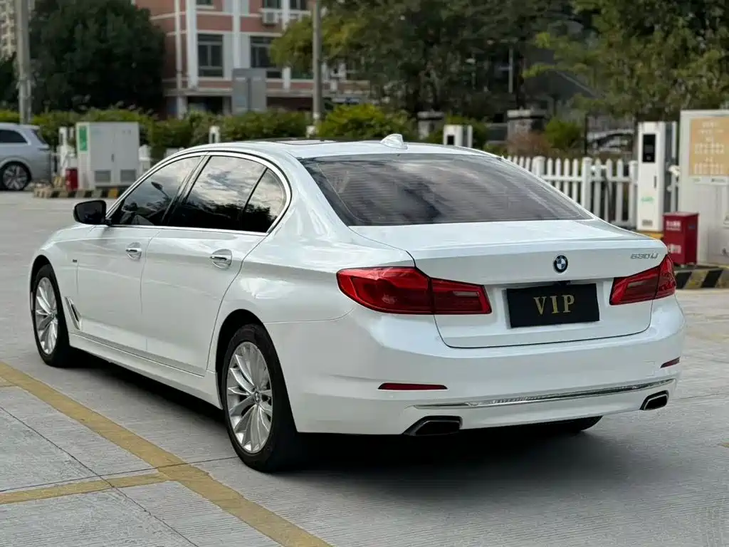 BMW 5 Series — миниатюра 5