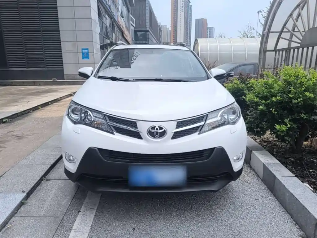 Toyota RAV4 — миниатюра 3