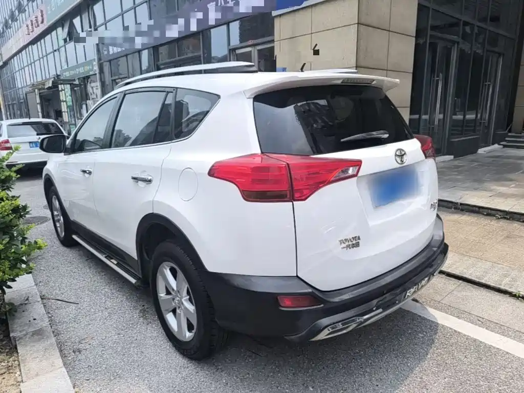 Toyota RAV4 — миниатюра 5