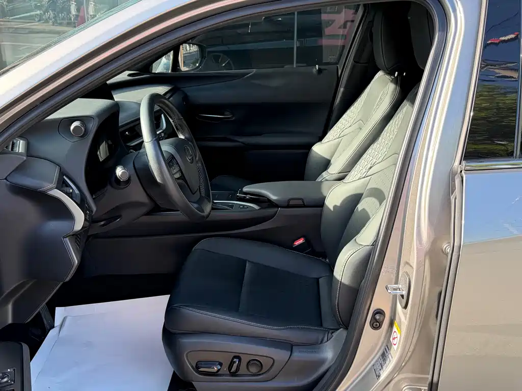 Lexus UX — миниатюра 9