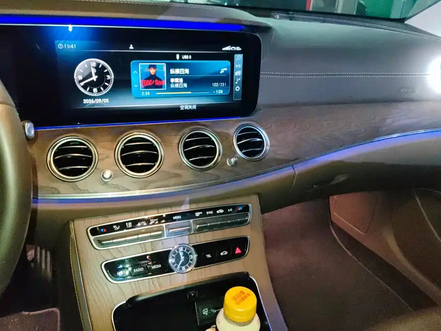 Mercedes-Benz E-Class — миниатюра 13