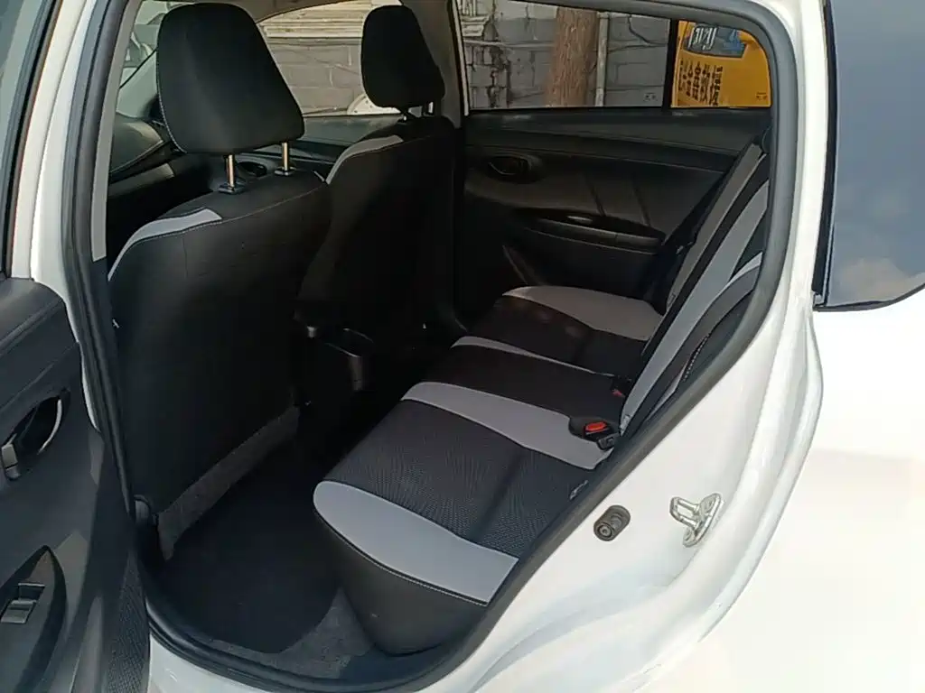 Toyota Yaris L — миниатюра 17