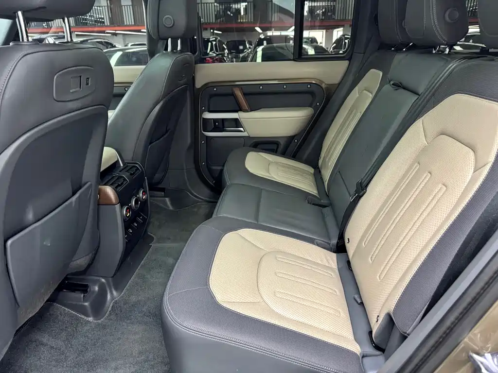 Land Rover Defender — миниатюра 7