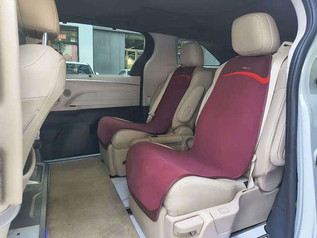 Toyota Granvia — миниатюра 14