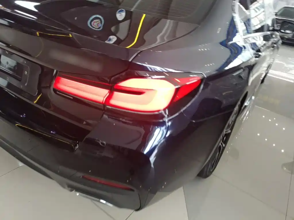 BMW 5 Series New Energy — миниатюра 8
