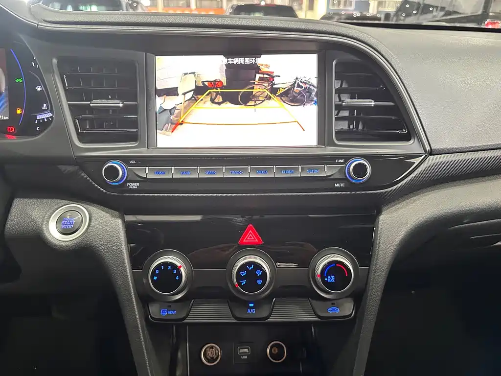 Hyundai Elantra — миниатюра 8