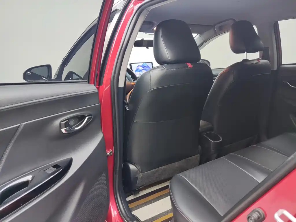 Toyota Yaris L — миниатюра 6