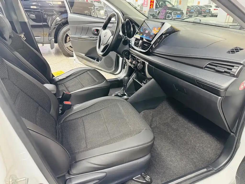 Toyota Yaris L — миниатюра 4